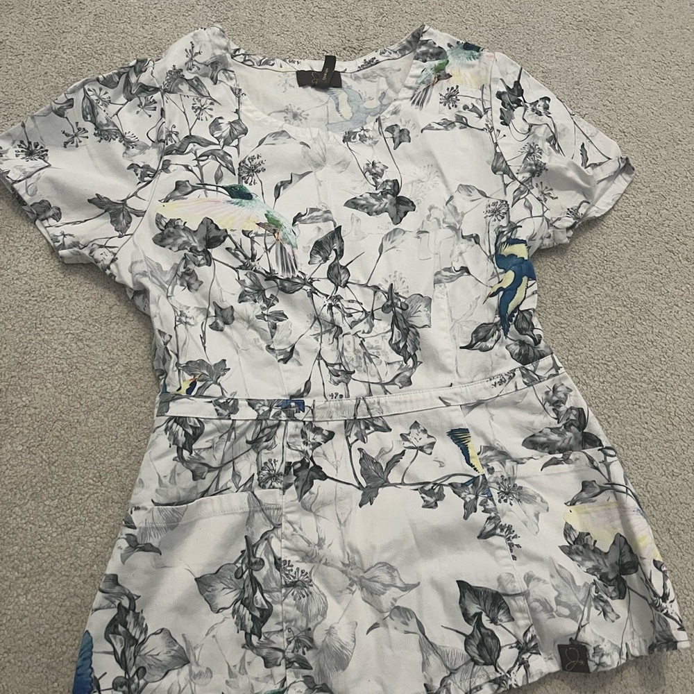 Jaanuu scrub top XS